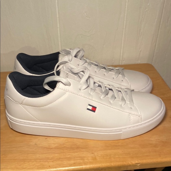Tommy Hilfiger White Sneakers Minimalist Design - Picture 4 of 8